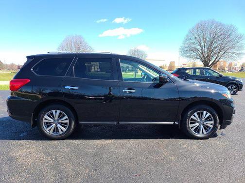 Magnetic Black Pearl 2019 Nissan Pathfinder S