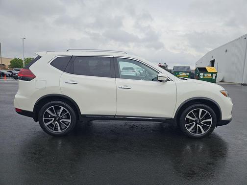 Pearl White 2018 Nissan Rogue SL