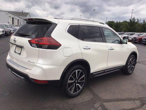 Pearl White 2018 Nissan Rogue SL