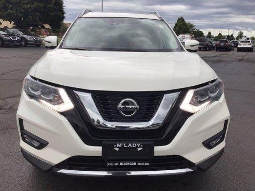 Pearl White 2018 Nissan Rogue SL