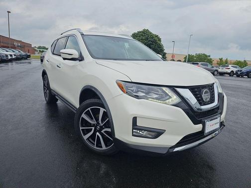 Pearl White 2018 Nissan Rogue SL