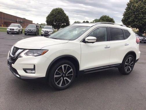 Pearl White 2018 Nissan Rogue SL