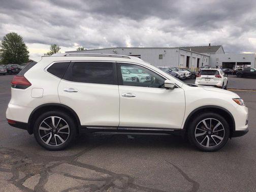 Pearl White 2018 Nissan Rogue SL