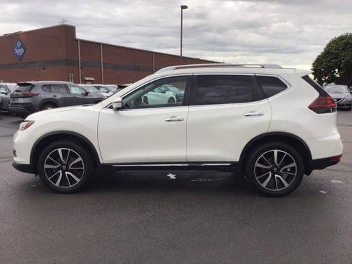 Pearl White 2018 Nissan Rogue SL