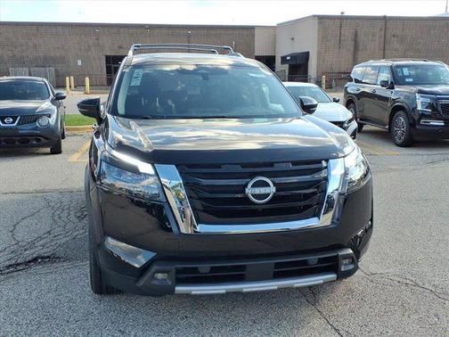 2025 Nissan Pathfinder Platinum 4WD
