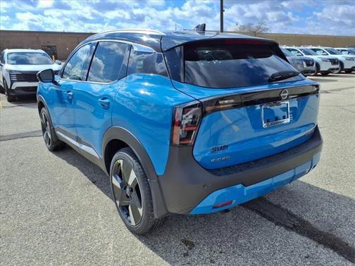 2025 Nissan Kicks SR