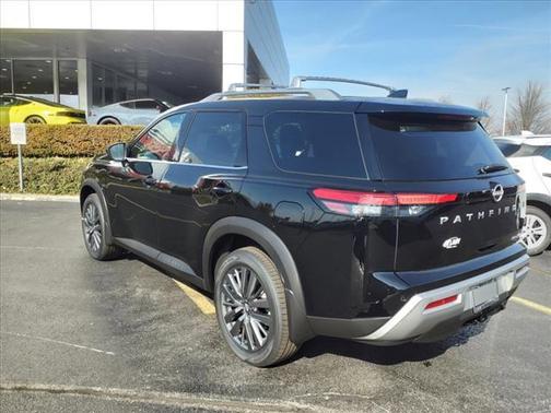 2025 Nissan Pathfinder SL 4WD