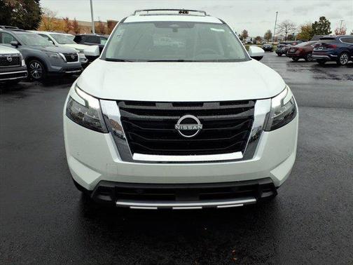 2025 Nissan Pathfinder SL 4WD