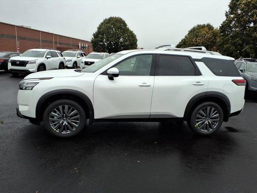 2025 Nissan Pathfinder SL 4WD