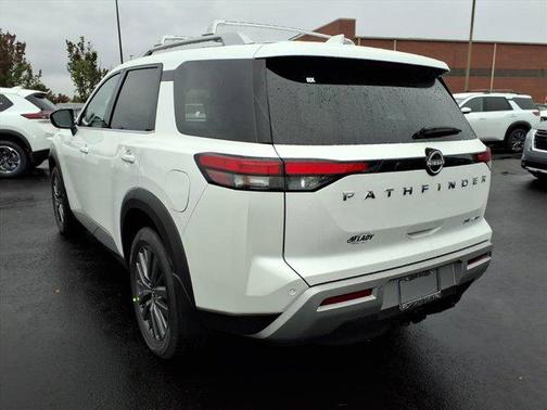 2025 Nissan Pathfinder SL 4WD