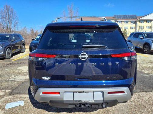2025 Nissan Pathfinder SL 4WD