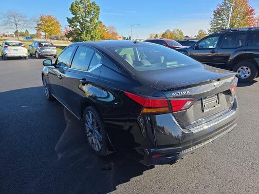 2023 Nissan Altima SR VC-Turbo FWD