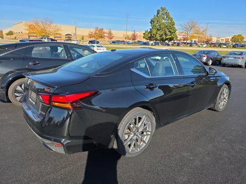 2023 Nissan Altima SR VC-Turbo FWD