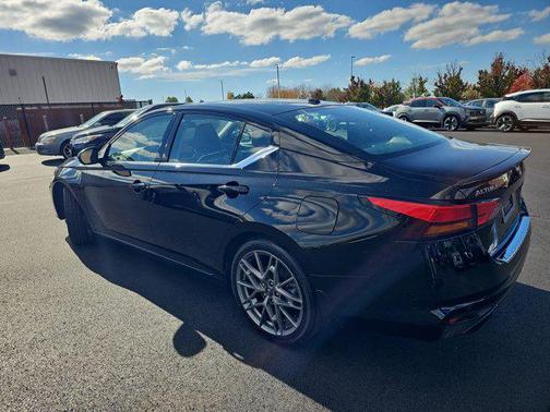 2023 Nissan Altima SR VC-Turbo FWD