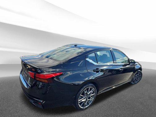 2023 Nissan Altima SR VC-Turbo FWD