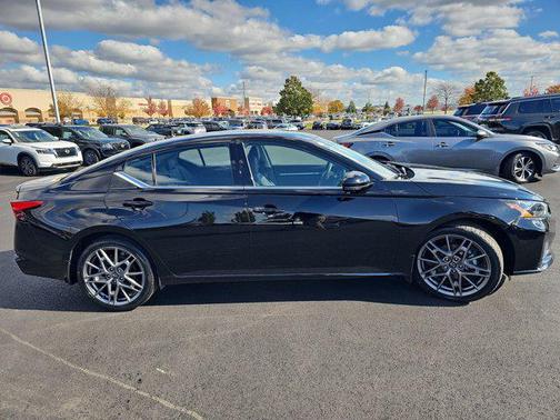 2023 Nissan Altima SR VC-Turbo FWD