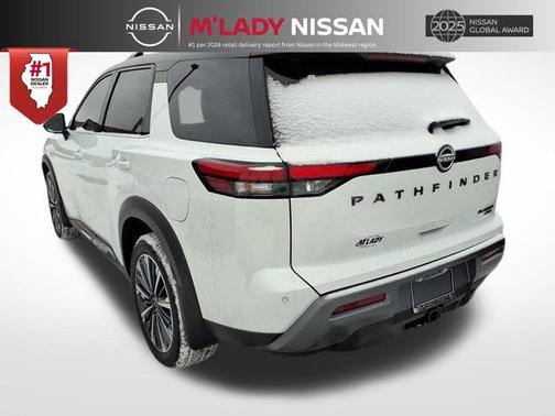 Everest White Pearl Tricoat/Super Black 2026 Nissan Pathfinder Platinum