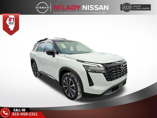 Everest White Pearl Tricoat/Super Black 2026 Nissan Pathfinder Platinum