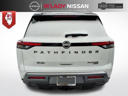 Everest White Pearl Tricoat/Super Black 2026 Nissan Pathfinder Platinum