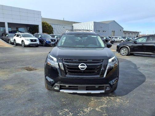 2025 Nissan Pathfinder SL 4WD