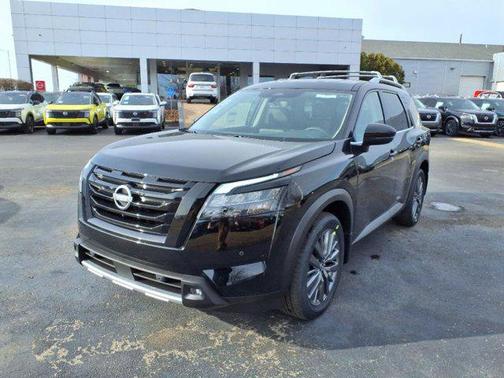 2025 Nissan Pathfinder SL 4WD