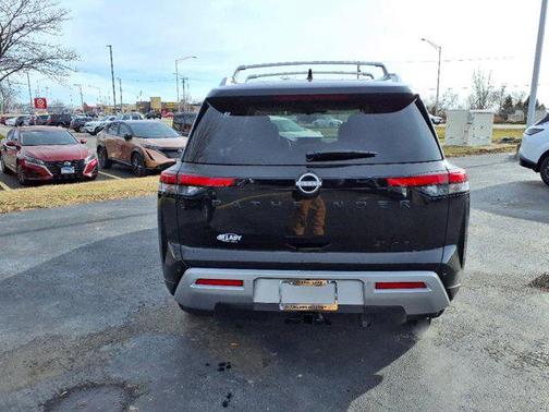 2025 Nissan Pathfinder SL 4WD