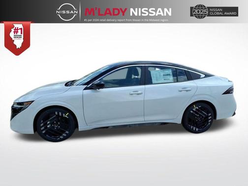 Aspen White Tricoat/Super Black 2026 Nissan Sentra SR