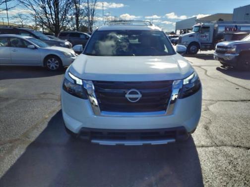 2025 Nissan Pathfinder SL 4WD