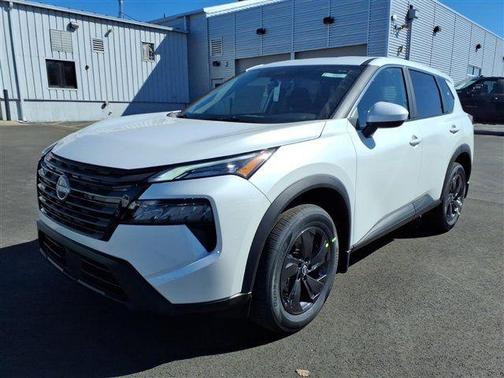 Everest White Pearl Tricoat 2026 Nissan Rogue SV
