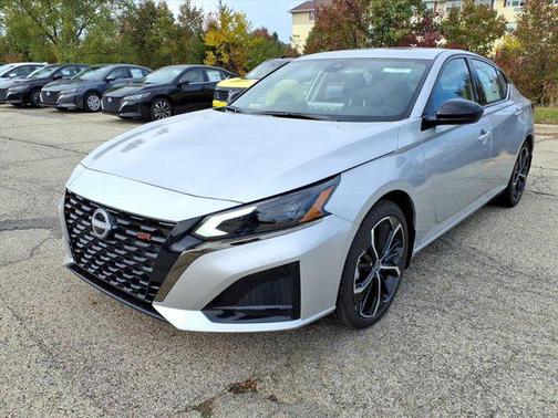 2025 Nissan Altima SR FWD