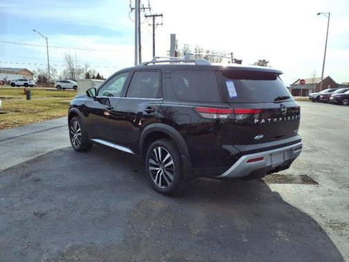2025 Nissan Pathfinder Platinum 4WD