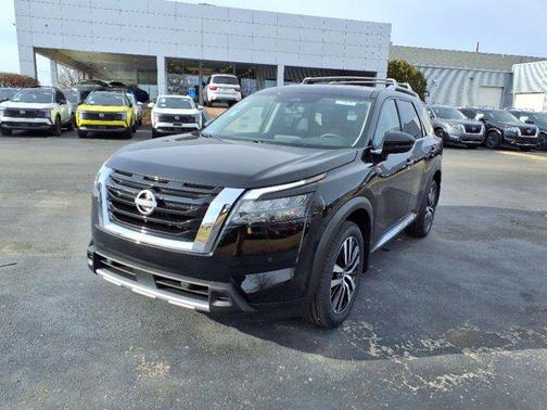 2025 Nissan Pathfinder Platinum 4WD