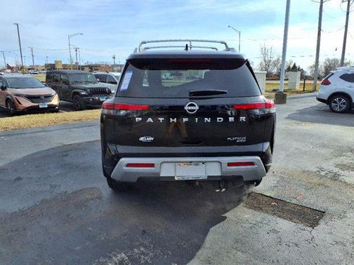 2025 Nissan Pathfinder Platinum 4WD