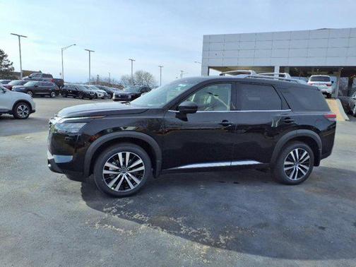 2025 Nissan Pathfinder Platinum 4WD