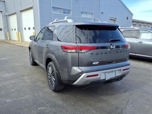 2025 Nissan Pathfinder SL 4WD
