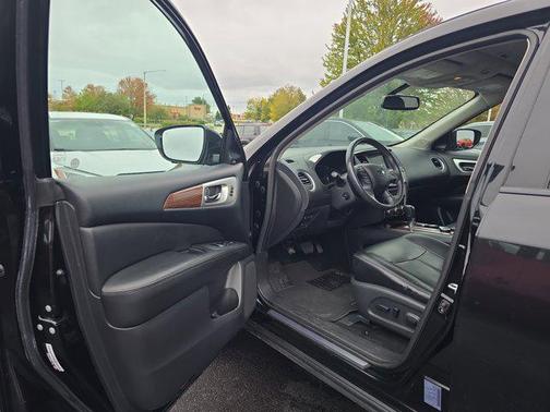 2017 Nissan Pathfinder Platinum