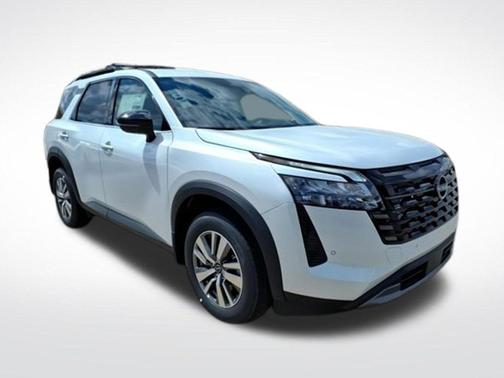 Everest White Pearl Tricoat 2026 Nissan Pathfinder SL