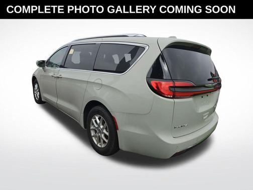 Luxury White Pearlcoat 2021 Chrysler Pacifica Touring L