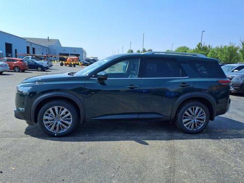 2025 Nissan Pathfinder SL 4WD
