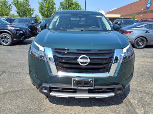 2025 Nissan Pathfinder SL 4WD