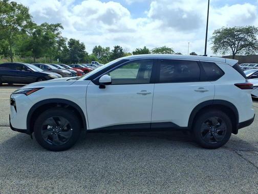 Everest White Pearl Tricoat 2026 Nissan Rogue SV