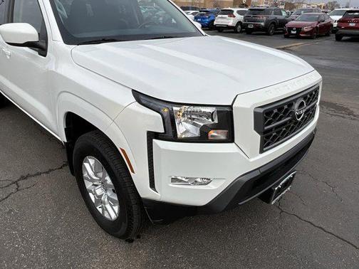 Glacier White 2022 Nissan Frontier SV