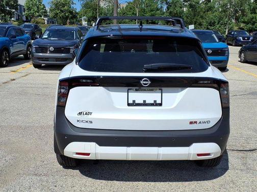 2026 Nissan Kicks SR