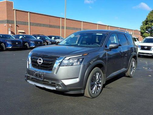 2025 Nissan Pathfinder SL 4WD