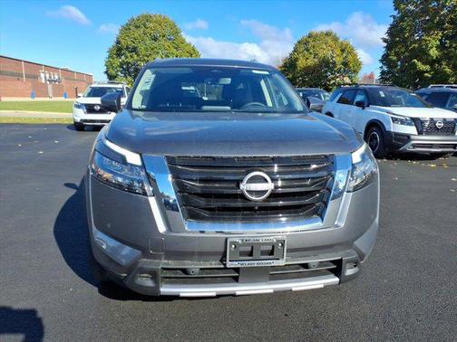 2025 Nissan Pathfinder SL 4WD