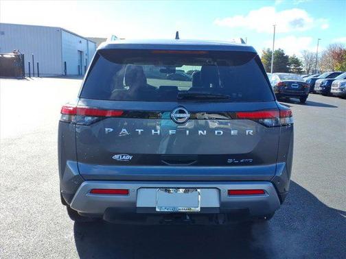 2025 Nissan Pathfinder SL 4WD
