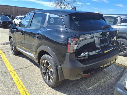 2025 Nissan Kicks SV