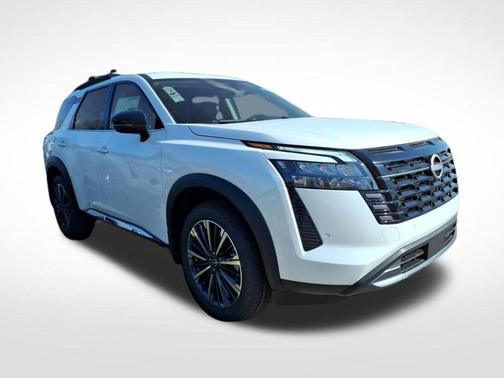 Everest White Pearl Tricoat 2026 Nissan Pathfinder Platinum