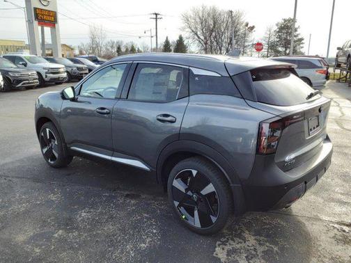 2025 Nissan Kicks SR