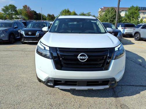 2025 Nissan Pathfinder Platinum 4WD